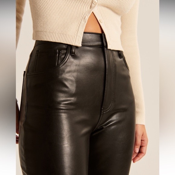 Abercrombie&Fitch Curve love, vegan leather ankle straight Pant. Size: 12 short. - Picture 5 of 9